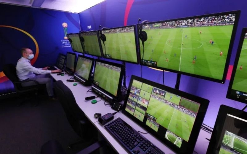 VAR trong bóng đá là gì? Quy trình và thủ tục sử dụng VAR