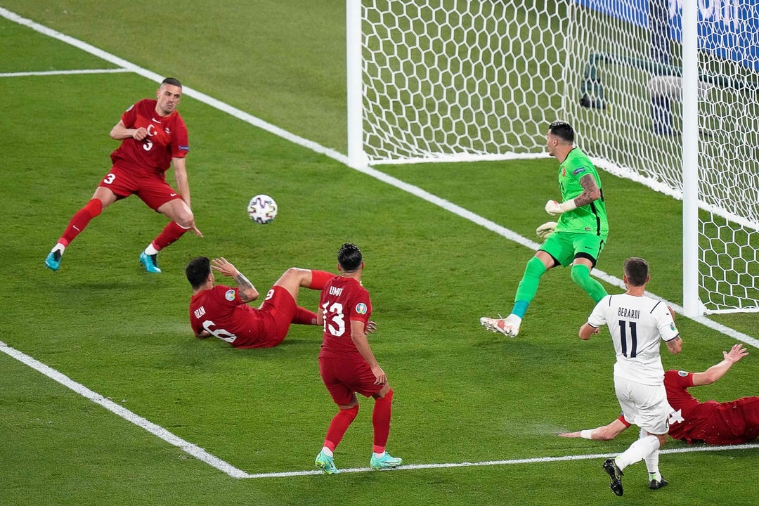 Chuyên gia Việt Nam lý giải kỷ lục bàn phản lưới nhà tại EURO 2020