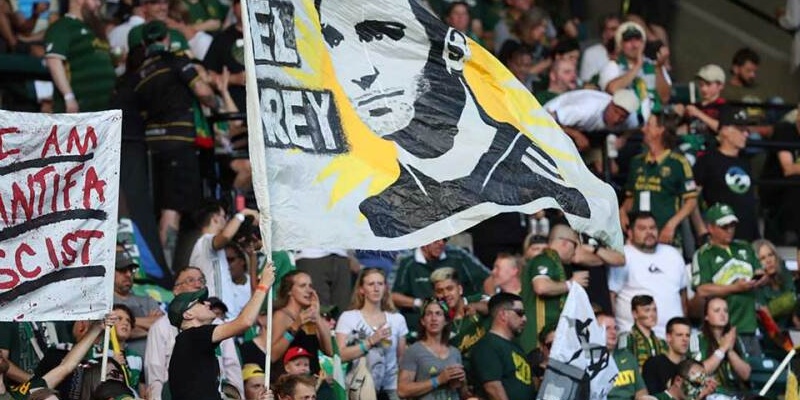Anti-supporter là gì? #2 dấu hiệu nhận biết anti-supporter trong bóng đá