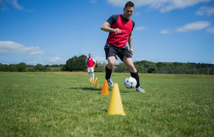 Các Kỹ Thuật Di Chuyển Trong Bóng đá Phổ Biến Nhất - HTSPORT.VN
