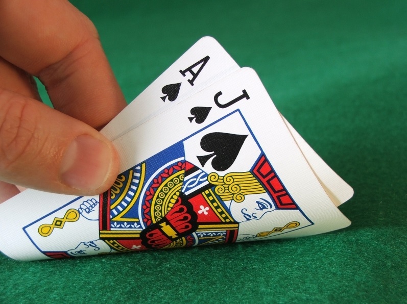"Bàn tay bẩn" trong Blackjack là gì? Các yếu tố quyết định một bàn tay bẩn