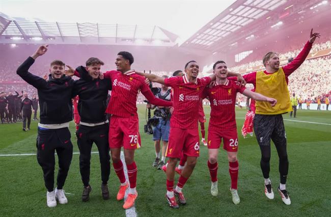 Gary Neville: Liverpool đã vượt MU, trở thành CLB thành công nhất