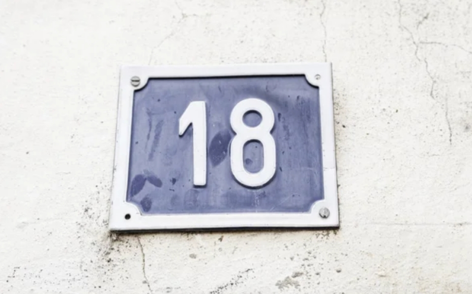 Khắc và hợp của con số 18 bạn nên biết