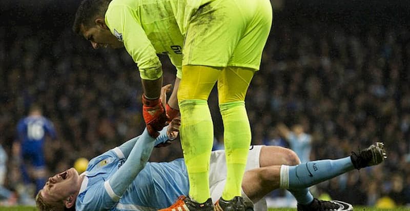 Câu Giờ Là Gì Trong Bóng Đá? Giải Pháp Cho Vấn Đề Câu Giờ