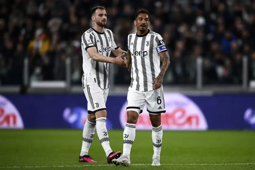 Trang phục và logo của câu lạc bộ Juventus mới nhất