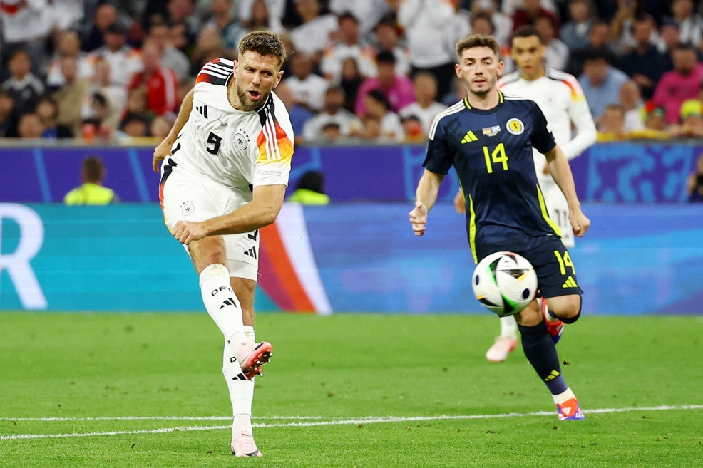 Sút Xa Là Gì? Cách Sút Xa Chuẩn Nhất Khi Thi Đấu Bóng Đá