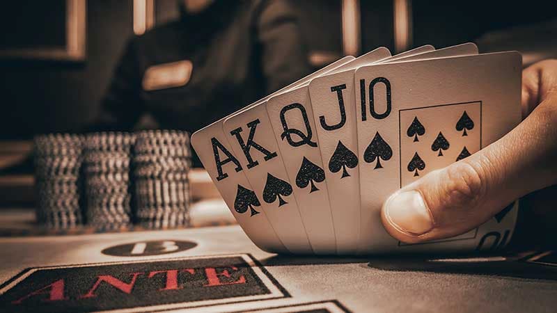 Thùng phá sảnh poker là gì? Cách dùng tay bài poker mạnh nhất