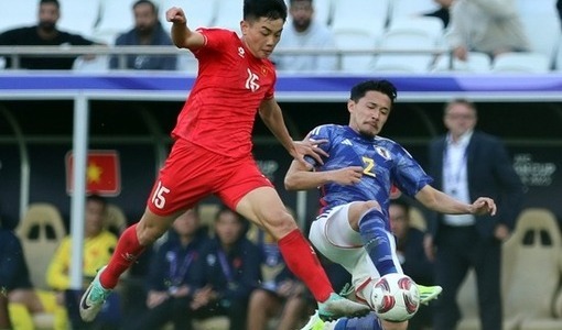 Chiến Thuật Luân Chuyển Bóng Nhanh: Chìa Khóa Phá Vỡ Hàng Thủ