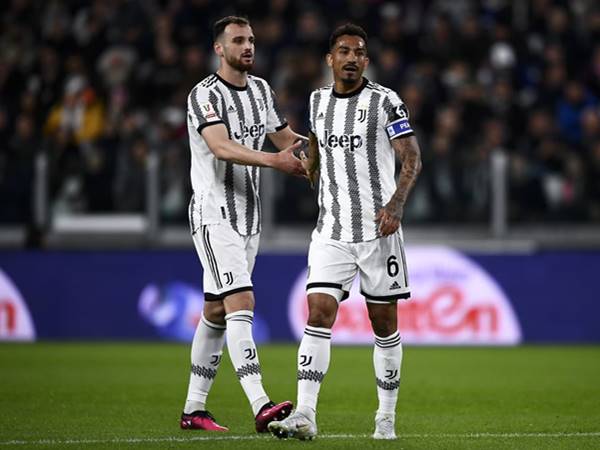 Những biệt danh thú vị khác của Juventus Màu áo sọc trắng đen tạo nên những biệt danh đặc trưng của Juventus