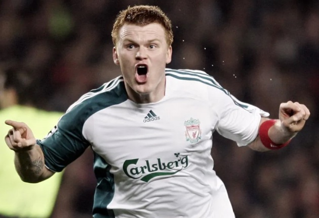 Cựu sao Liverpool nhắn tin gạ gẫm 15 người đẹp