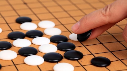 Minh họa luật ăn quân và khái niệm khí trong cờ vây