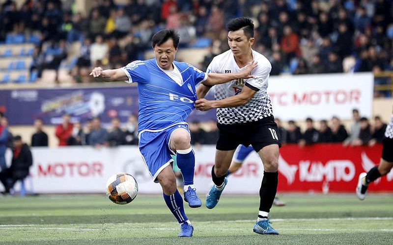 Hậu vệ thòng thi đấu linh hoạt trên sân