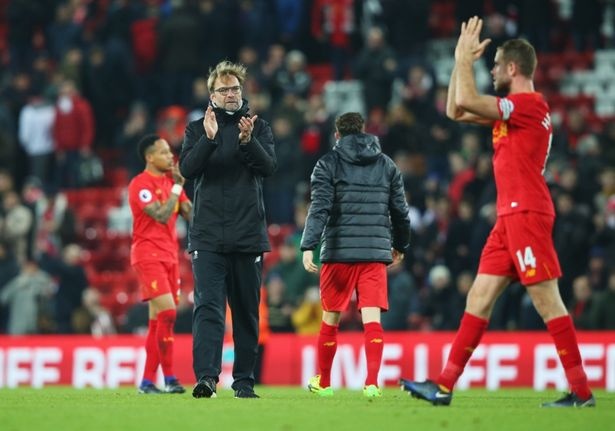 Các bài phối hợp biên phổ biến trong bóng đá chuyên nghiệp