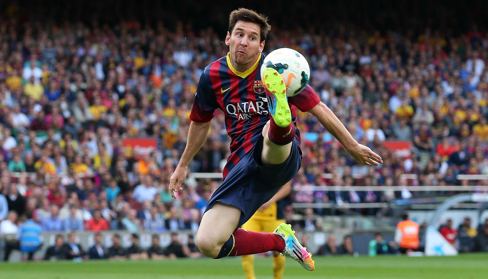 Bài tập First-touch pass với đồng đội