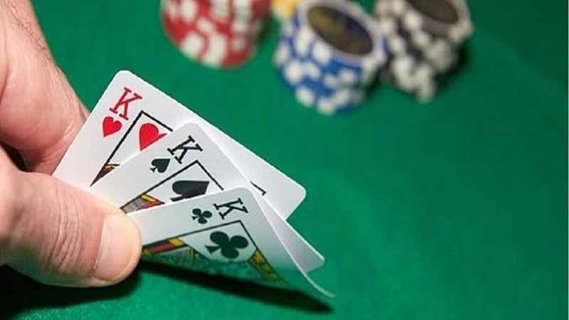 Luật chơi liêng chuẩn nhất: Cách đánh, tố và phân định thắng thua -  Remixesandrevelations